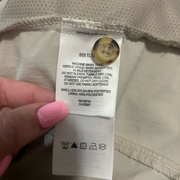 COLUMBIA size M tan vest, full front zip, pockets, collar, mesh lining - Picture 7 of 9